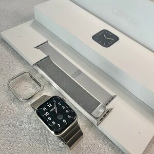 Apple Watch Series 5 44mm Stainless Steel Milanese Loop (GPS + Cellular)